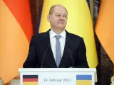 El canciller alemán Olaf Scholz asiste a una conferencia de prensa conjunta con el presidente ucraniano Volodymyr Zelensky.
