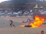 Incendio en Moto2 tras el accidente.