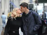 Álvaro Morata y Alice Campello han protagonizado un romántico beso por las calles de Milán.