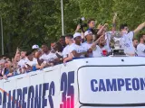El Real Madrid gana su Liga número 35 y lo celebra con la afición en Cibeles
