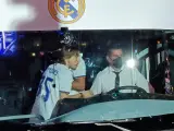 Modric y el conductor del autobús del Real Madrid