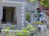 Los bomberos supervisan el edificio del barrio de Salamanca tras la explosión