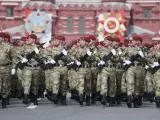 Soldados rusos han desfilado por la Plaza Roja de Moscú en el ensayo general para conmemorar el Día de la Victoria sobre la Alemania nazi.