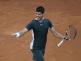 Carlos Alcaraz celebra su victoria en el Mutua Madrid Open