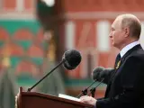El presidente de Rusia, Vladimir Putin, se dirige a la nación durante el Día de la Victoria, desde la Plaza Roja de Moscú.