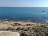 Sucesos.- Interceptan una patera con 16 personas a bordo en Alicante, una de ellas menor de edad