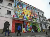 Mural pintado por el artista español Okuda San Miguel en Quito (Ecuador).