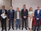 Los ponentes del acto del Observatorio de Servicios Urbanos en relación al suministro de agua en España.