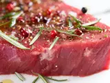 La carne roja está recomendada tanto en el hipertiroidismo como en el hipotiroidismo.