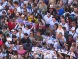 Miles de aficionados reciben al Real Madrid en Cibeles