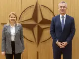 Imagen de archivo del secretario general de la OTAN, Jens Stoltenberg, y la vice primera ministra de Ucrania para Integración Europea y Euroatlántica, Olga Stefanishina.