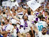 Fans del Real Madrid, durante la final de la Champions League de 2022