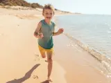 Niño en la playa.