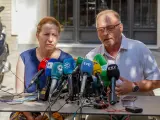 Los padres de Marta del Castillo, durante la rueda de prensa de este viernes.