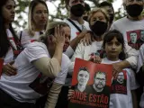 Familiares y allegados de Dom Philips y de Bruno Araújo participan de un acto de protesta por sus desapariciones, el 12 d ejunio de 2022 en Río de Janeiro (Brasil).