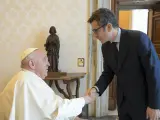 El Papa Francisco recibe al ministro de Presidencia, Félix Bolaños, este lunes en el Vaticano.
