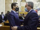 El presidente de la Junta, Juanma Moreno, (i) saluda al Senador electo, Juan Espadas, (d) durante la designación como Senador por la comunidad autónoma andaluza, a 15 de diciembre de 2021 en Sevilla (Andalucía, España)