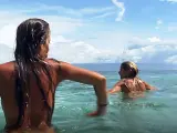 Anabel Pantoja, Ana Luque y Mariana Rodríguez, bañándose desnudas en 'Supervivientes'.