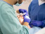 Un paciente en la consulta de un dentista.