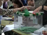 Apertura de colegios electorales en Andaluc&iacute;a
