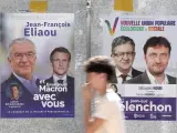 Dos carteles para las elecciones legislativas francesas de ¡Juntos!, que apoya al presidente de Francia, Emmanuel Macron, y Nupes, cuyo líder es Jean-Luc Mélenchon.