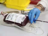 Una bolsa de sangre durante el Día Mundial del Donante de Sangre 2022, en el Hospital de Getafe, Madrid.