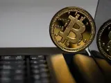 La página fraudulenta supuestamente permite invertir en Bitcoin.