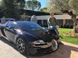 Cristiano Ronaldo y su Bugatti Veyron.
