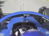 Fernando Alonso golpea su volante en el GP de Canadá
