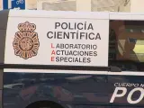 La Policía Científica recaba pruebas en el piso de la calle Serrano (Madrid)