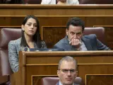La líder de Cs, Inés Arrimadas, y el portavoz adjunto de Ciudadanos en el Congreso, Edmundo Bal, en una sesión plenaria en el Congreso de los Diputados, a 25 de mayo de 2022, en Madrid (España). Durante el pleno, el Ejecutivo central debe responder a las preguntas de la oposición sobre los “privilegios” de la Familia Real; la sentencia del 25% del castellano en las escuelas catalanas; y sobre si Interior ha utilizado algún sistema de espionaje para “espiar a opositores”. 25 MAYO 2022;PLENO;CONGRESO;ESPIONAJE;DIPUTADOS Alberto Ortega / Europa Press 25/5/2022
