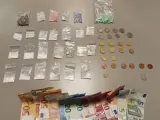 La droga y el dinero intervenido durante el Sónar Festival.