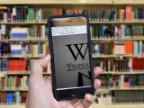 Google paga a la fundación Wikimedia para un mejor acceso a la información.