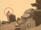 Piedra en equilibrio hallada en Marte.