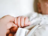 Archivo - Arxiu - Bebé nascut amb reproducció assistida