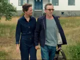 Vicky Krieps y Tim Roth en 'La isla de Bergman'