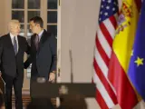 El presidente de Estados Unidos, Joe Biden, junto al presidente del gobierno de España, Pedro Sánchez, en el Palacio de la Moncloa.