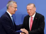 El secretario general de la OTAN, Jens Stoltenberg y el presidente turco, Recep Tayyip Erdogan.