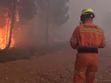 El incendio de Venta del Moro, "desbordado", afecta a 800 hectáreas