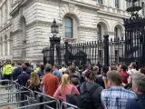 Expectación a las puertas de Downing Street.
