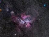 Es la nebulosa más luminosa de la Vía Láctea.