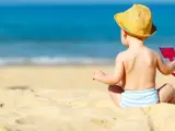 Bebé en la playa.