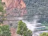 Derrumbe de la ladera de una montaña en el caserío de San Antonio de Prado, cerca de Medellín, Colombia, en una captura de vídeo.