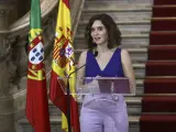 La presidenta de la Comunidad de Madrid, Isabel Díaz Ayuso, en rueda de prensa durante su viaje a Lisboa.