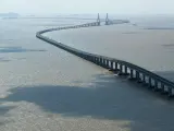 El puente abarca más de 100 metros de longitud.