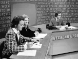 Chevy Chase, al fondo y Bill Murray en primer plano durante un sketch de Saturday Night Live