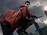 Harry Potter practicando 'quidditch'.