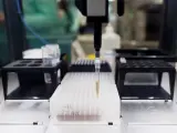 Probetas de pruebas PCR para la detección de viruela del mono, en el Laboratorio de Microbiología del Hospital público Gregorio Marañón de Madrid.