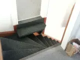 Esta casa tiene unas escaleras de lo más extrañas. Tanto es así que parece que alguien no ha pensado mucho a la hora de diseñarlas. (Foto: Reddit/Trashadonna)