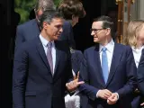 Pedro Sánchez junto al primer ministro de Polonia, Mateusz Morawiecki, tras lo que ha comparecido ante la prensa.